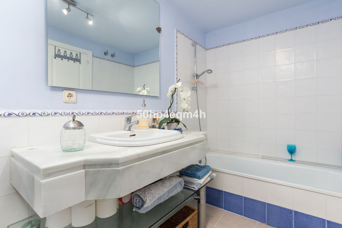 Appartement te koop in Guadalmina Alta | 2 slaapkamers H5251183