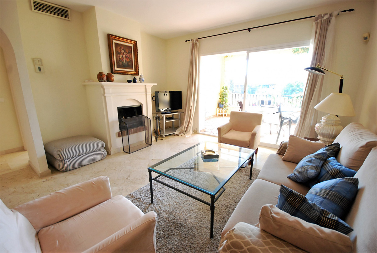 Appartement te koop in Guadalmina Alta | 2 slaapkamers H5325799