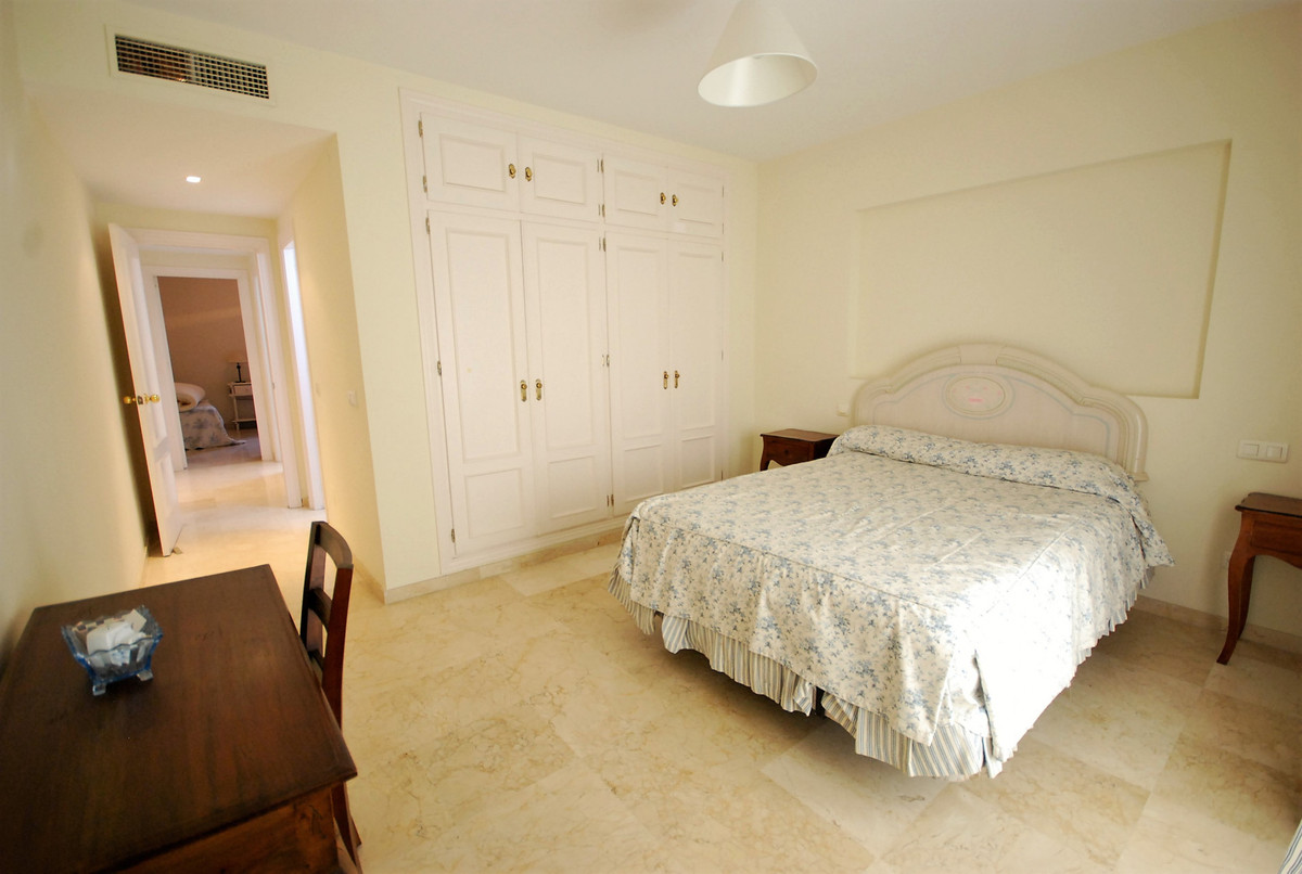 Appartement te koop in Guadalmina Alta | 2 slaapkamers H5325799