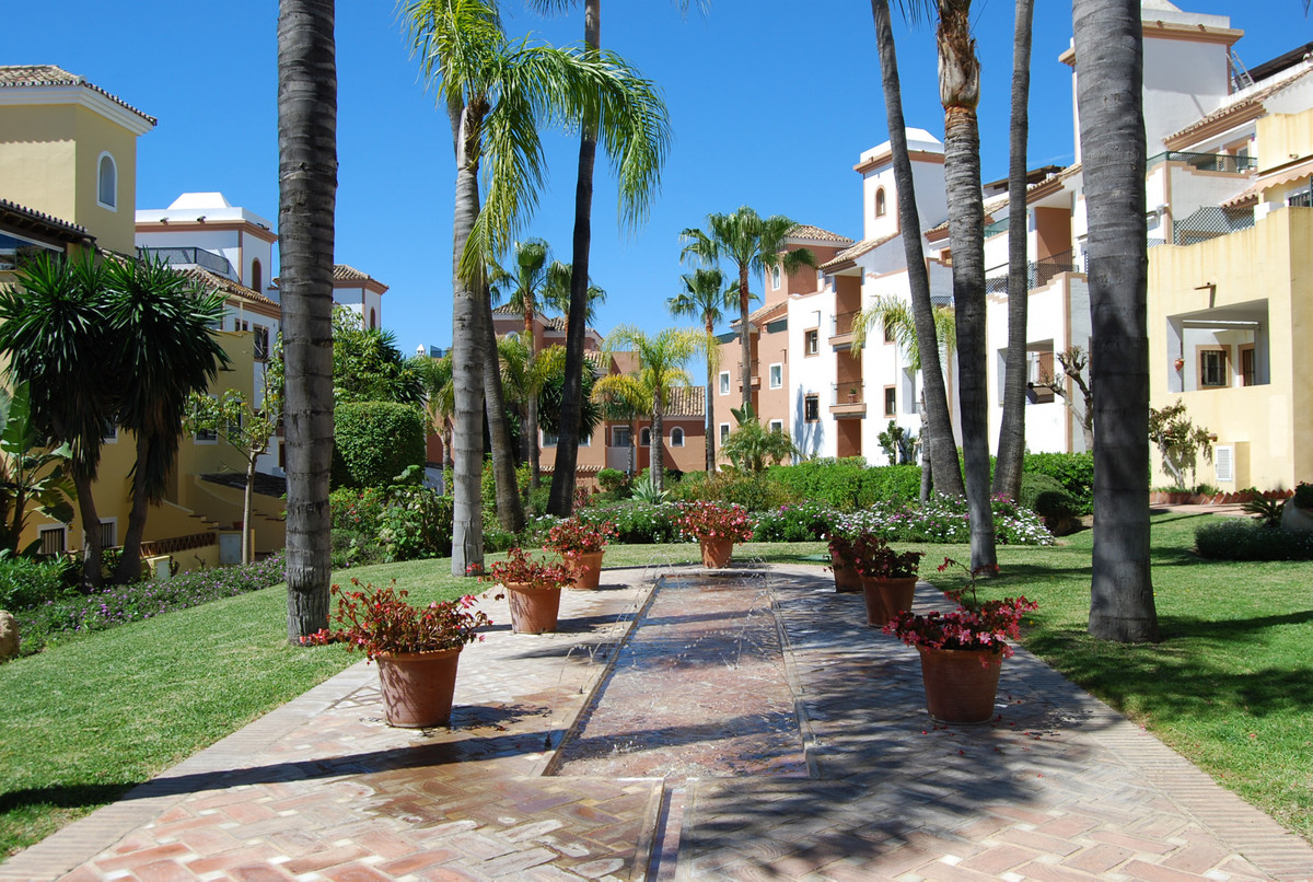 Appartement te koop in Guadalmina Alta | 2 slaapkamers H5325799