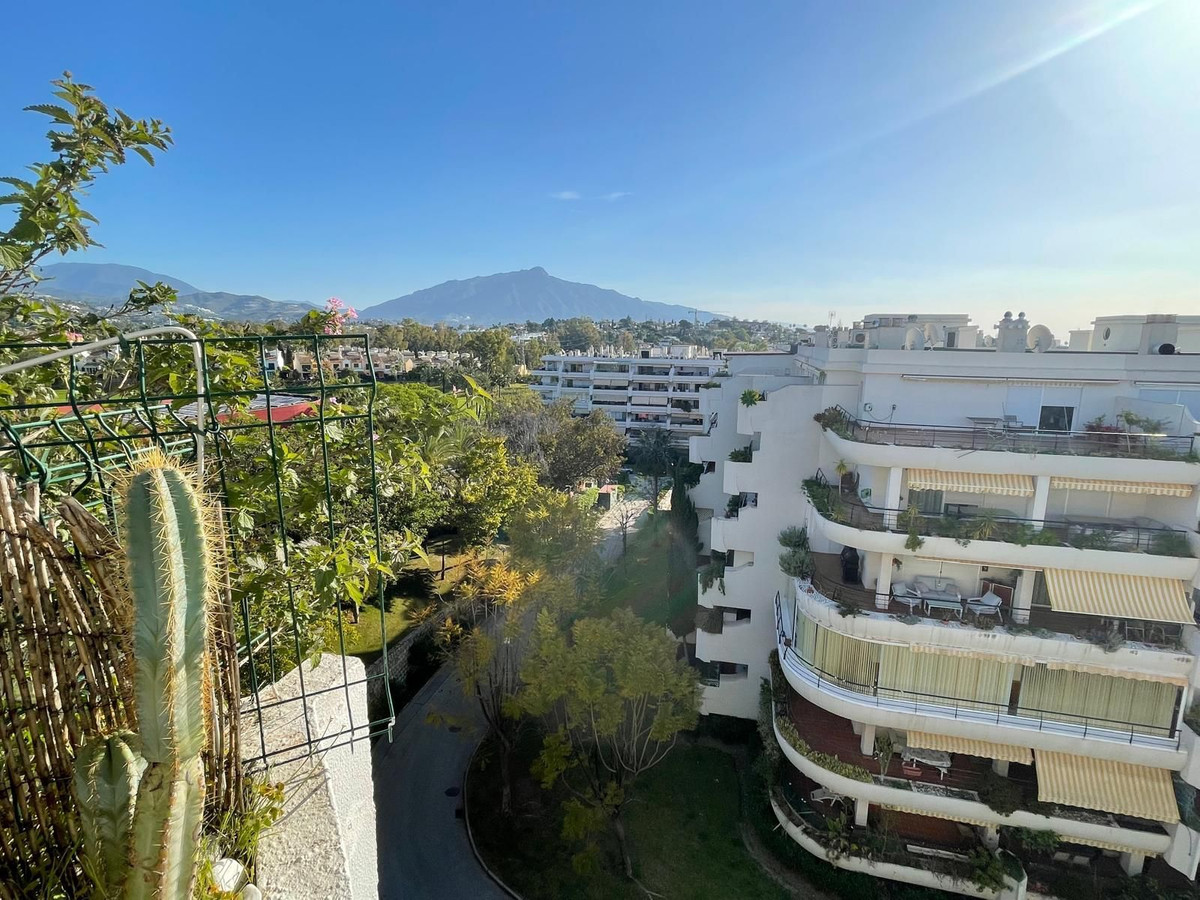 Appartement te koop in Guadalmina Alta | 2 slaapkamers H5374525