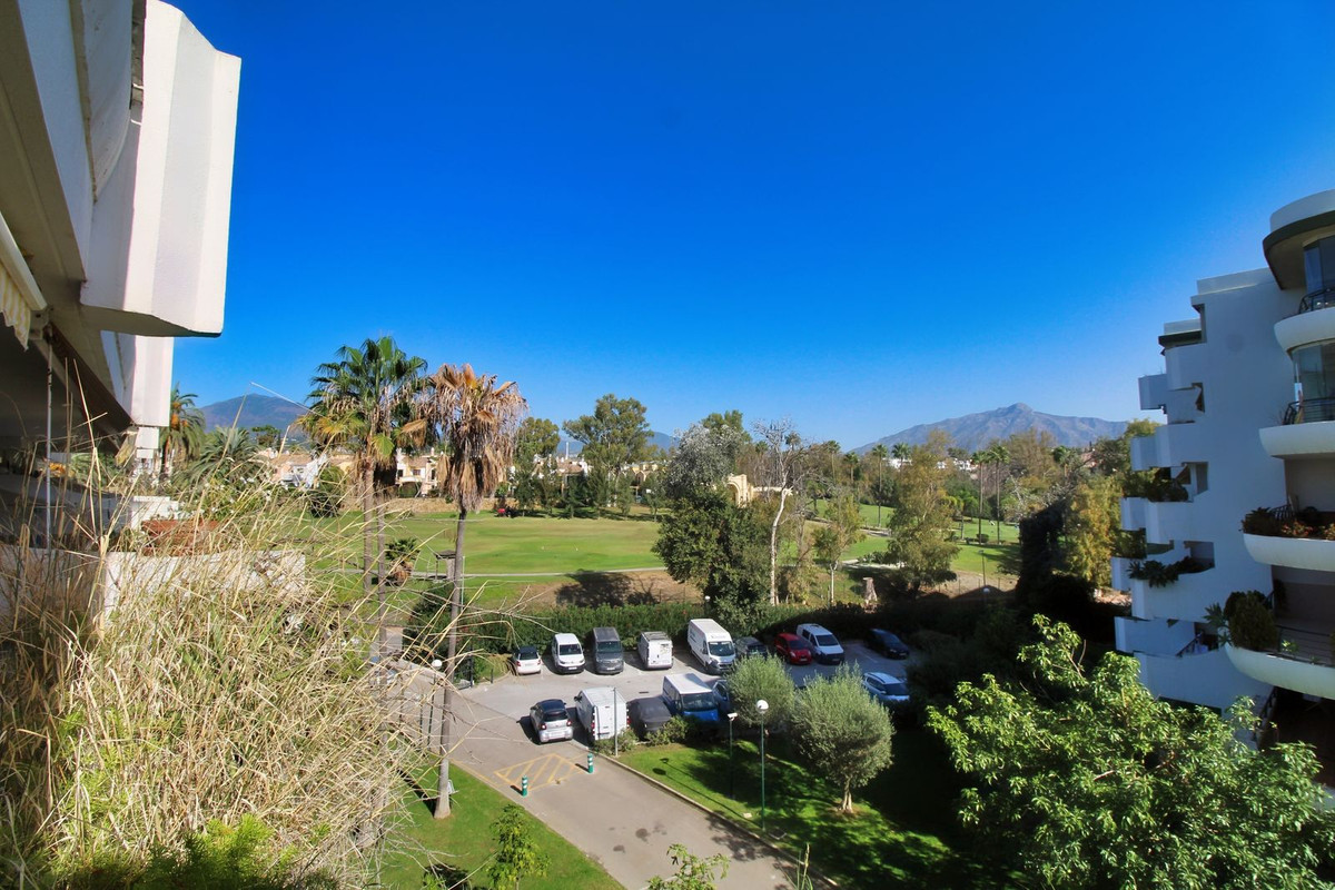 Appartement te koop in Guadalmina Alta | 2 slaapkamers H5526712