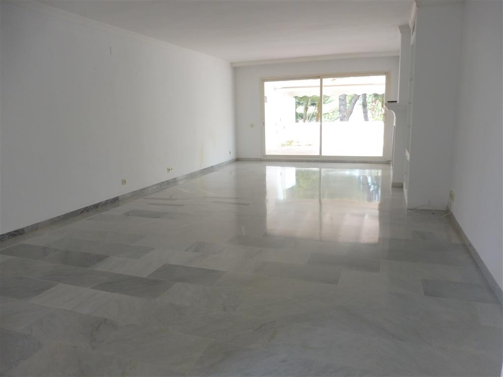 Penthouse in Guadalmina Baja-1