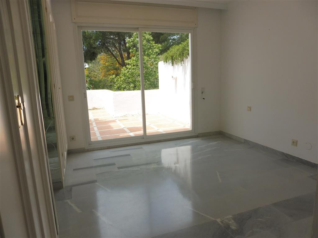 Penthouse in Guadalmina Baja-4