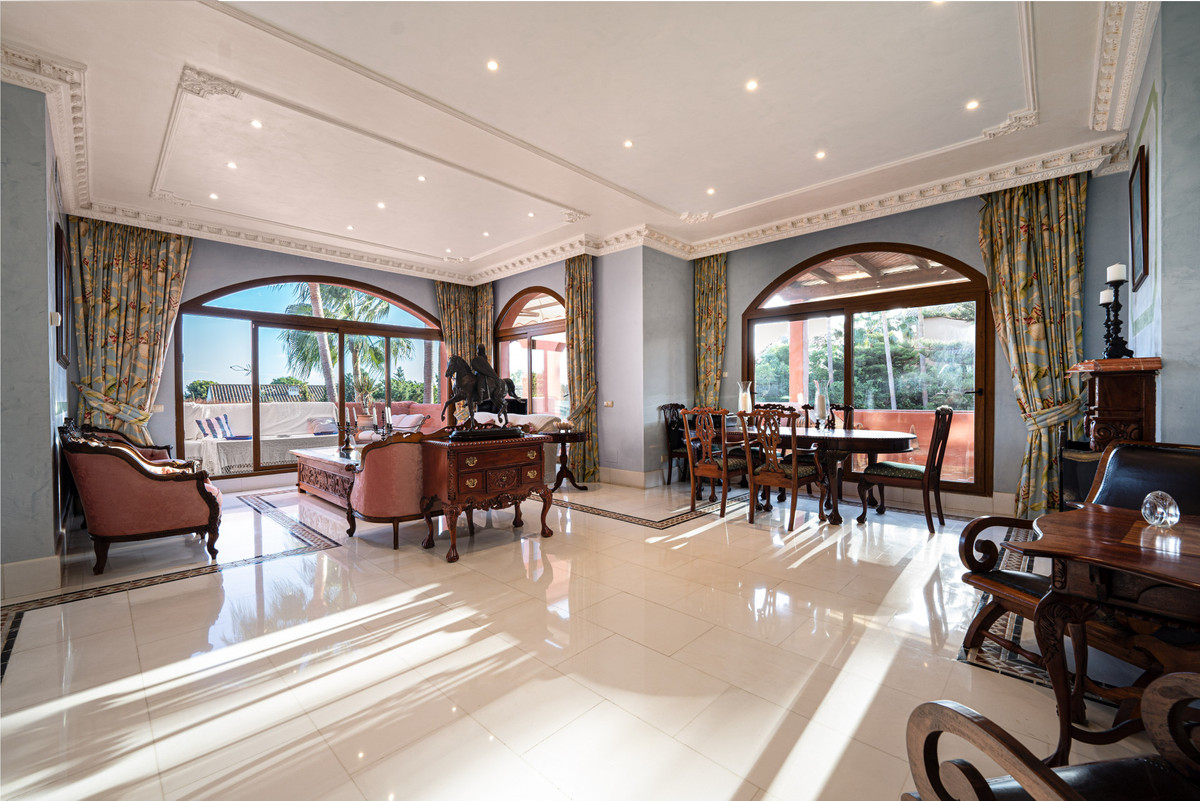 Penthouse Duplex in Guadalmina Baja-12