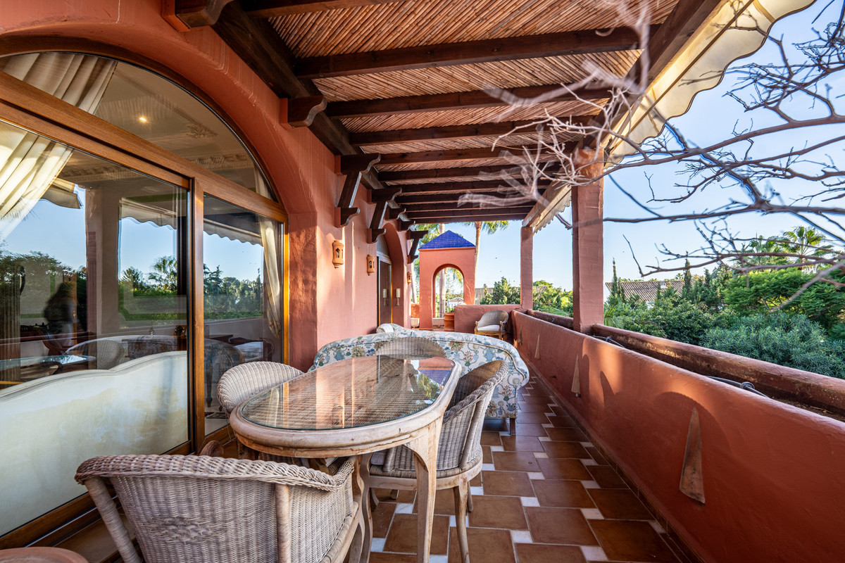 Penthouse Duplex in Guadalmina Baja-16