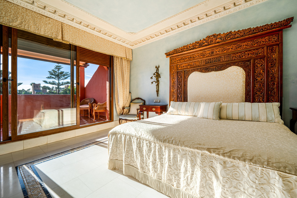 Penthouse Duplex in Guadalmina Baja-20