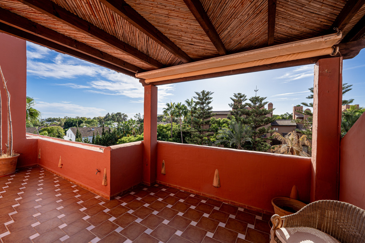 Penthouse Duplex in Guadalmina Baja-26