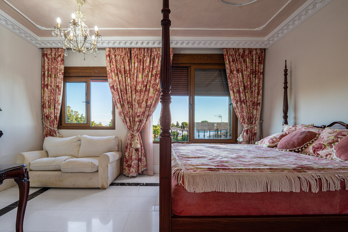 Penthouse Duplex in Guadalmina Baja-30