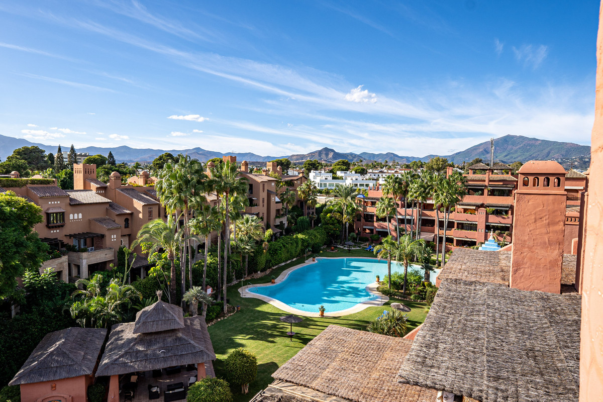 Penthouse Duplex in Guadalmina Baja-32
