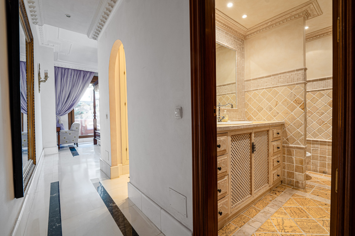 Penthouse Duplex in Guadalmina Baja-34