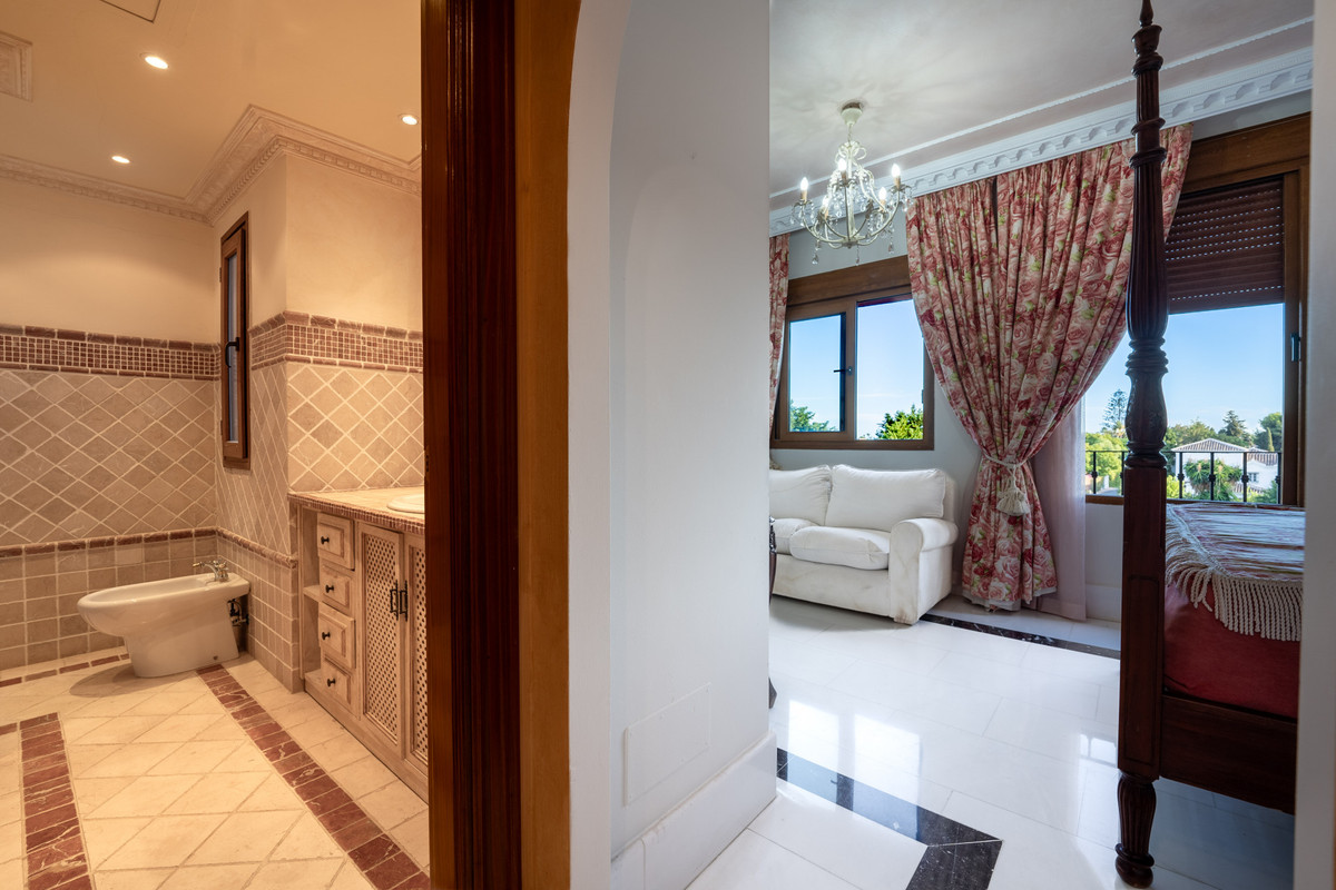 Penthouse Duplex in Guadalmina Baja-35