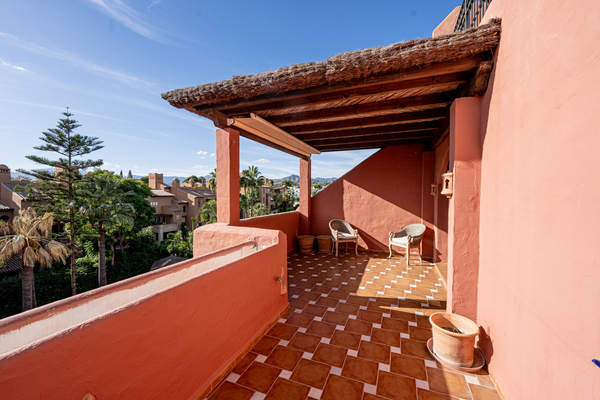 Penthouse Duplex in Guadalmina Baja-41