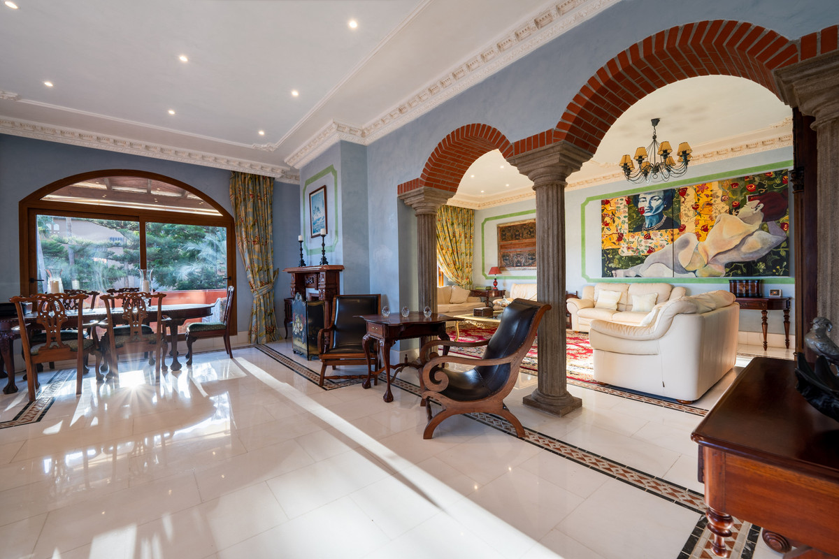 Penthouse Duplex in Guadalmina Baja-7