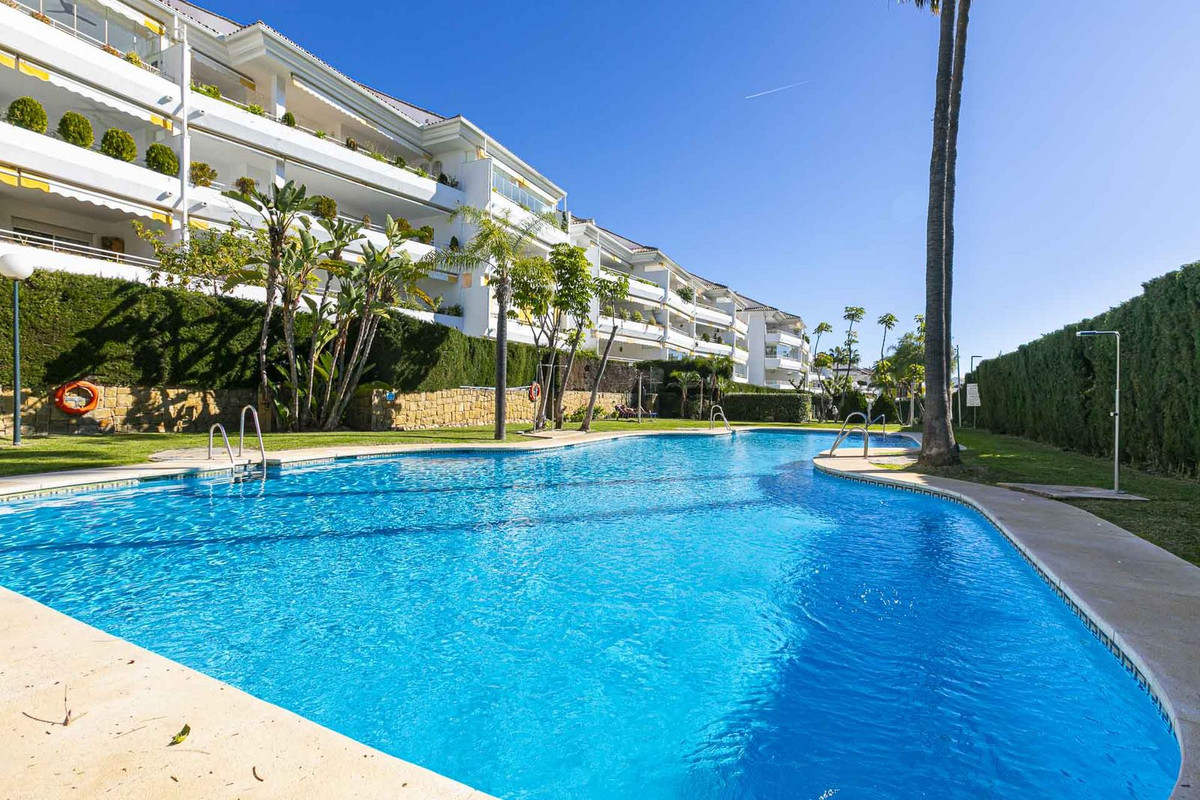 Penthouse in Guadalmina Baja-1