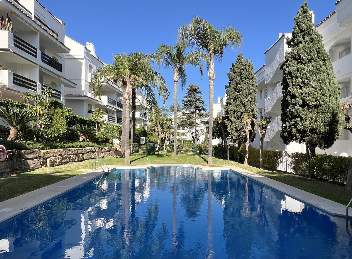 Tussenverdieping Appartement in Guadalmina Baja-1