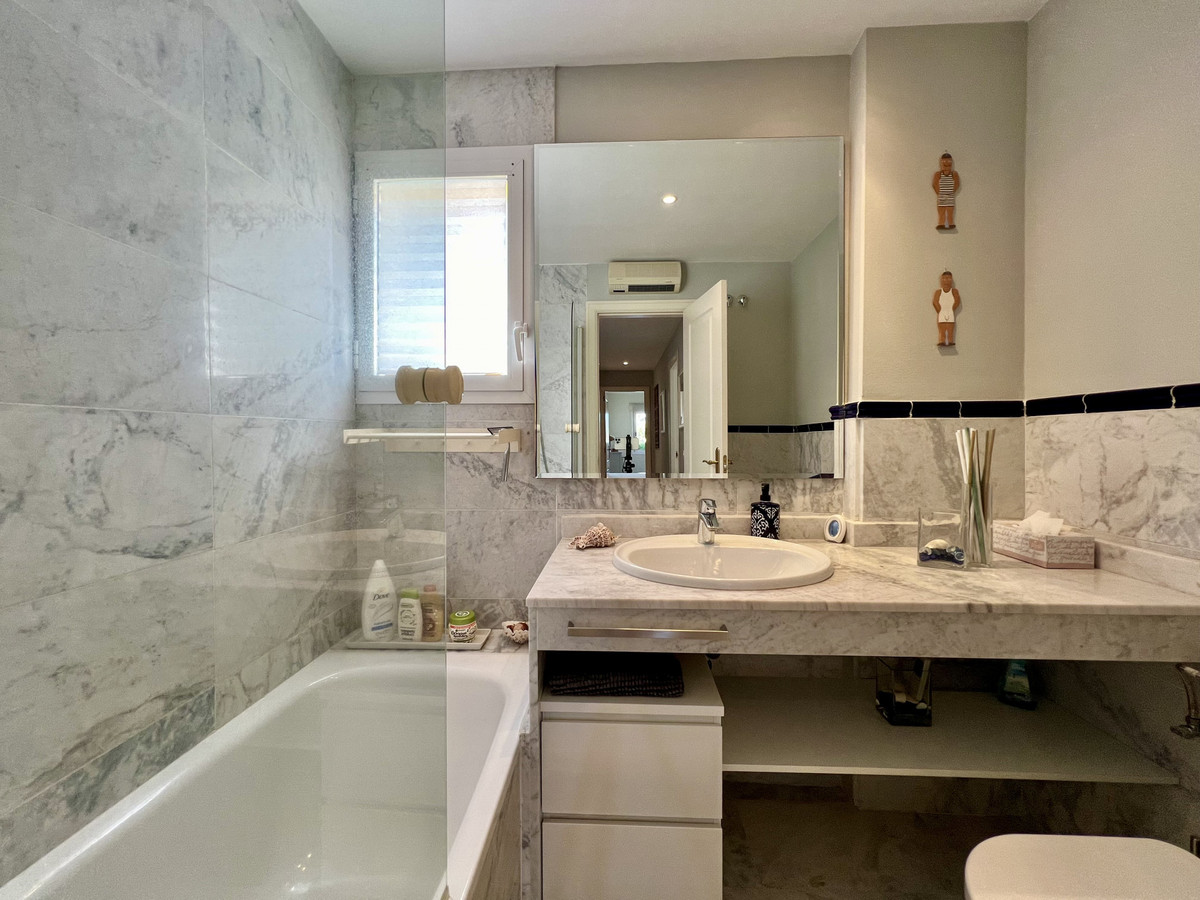 Tussenverdieping Appartement in Guadalmina Baja-12