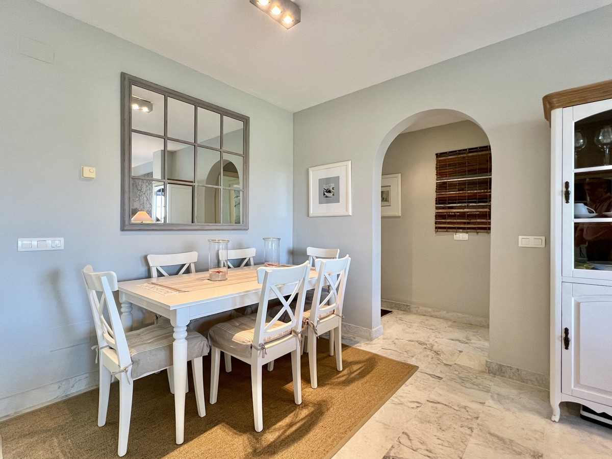 Tussenverdieping Appartement in Guadalmina Baja-15