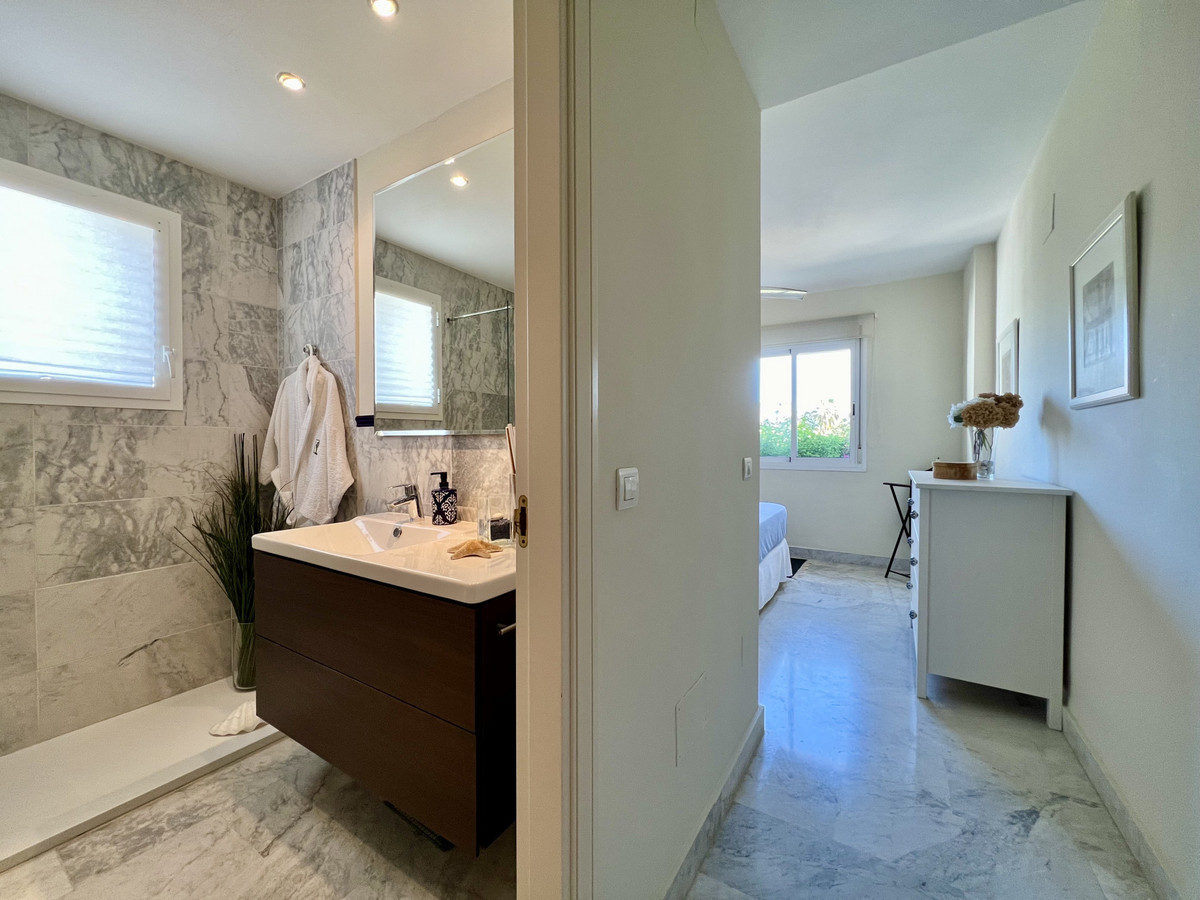 Tussenverdieping Appartement in Guadalmina Baja-17