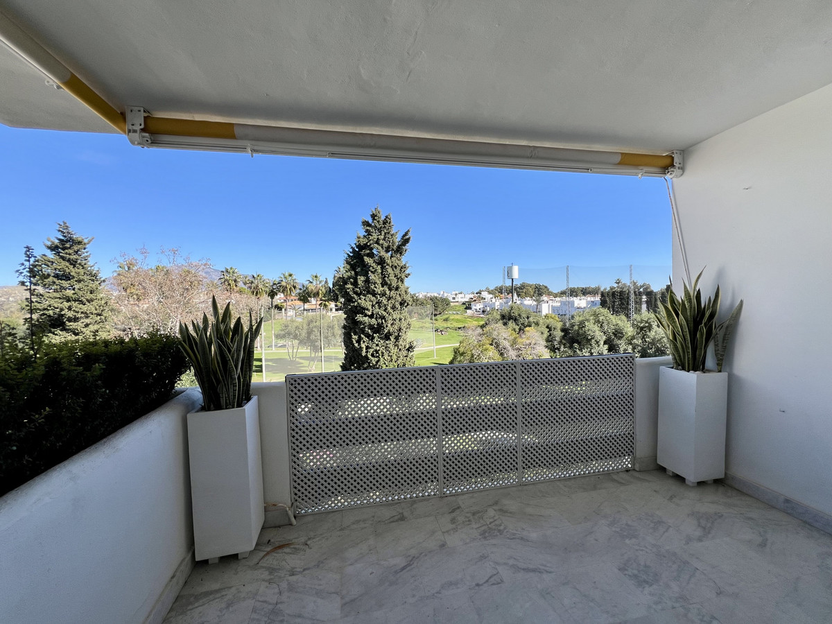 Tussenverdieping Appartement in Guadalmina Baja-20