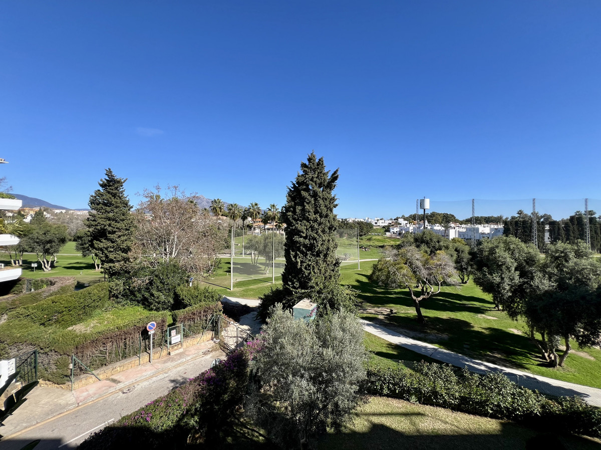 Tussenverdieping Appartement in Guadalmina Baja-23
