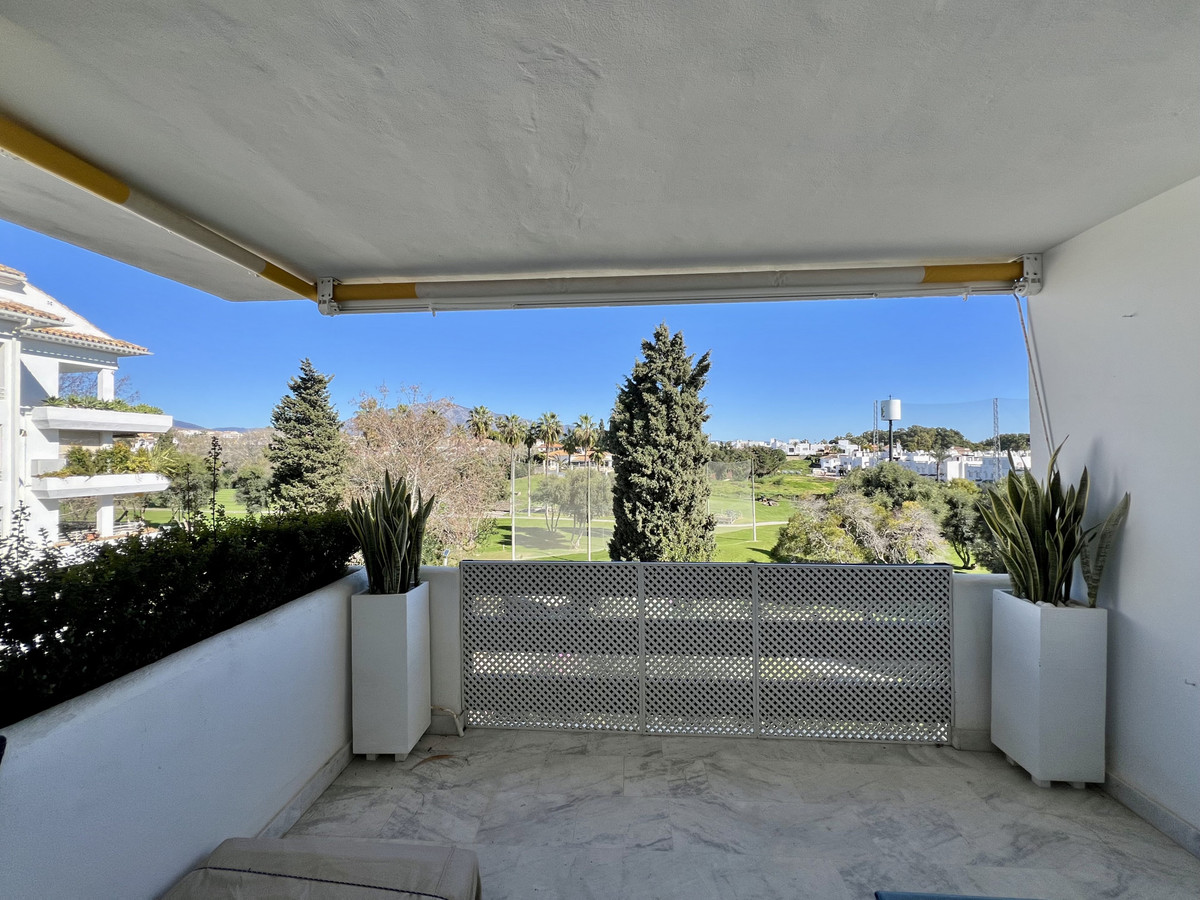 Tussenverdieping Appartement in Guadalmina Baja-27