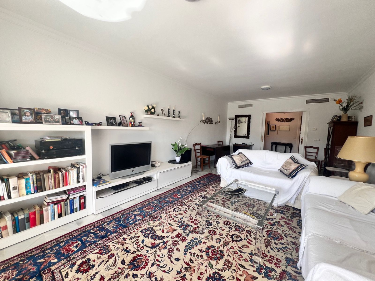 Begane grond appartement in Guadalmina Baja-1