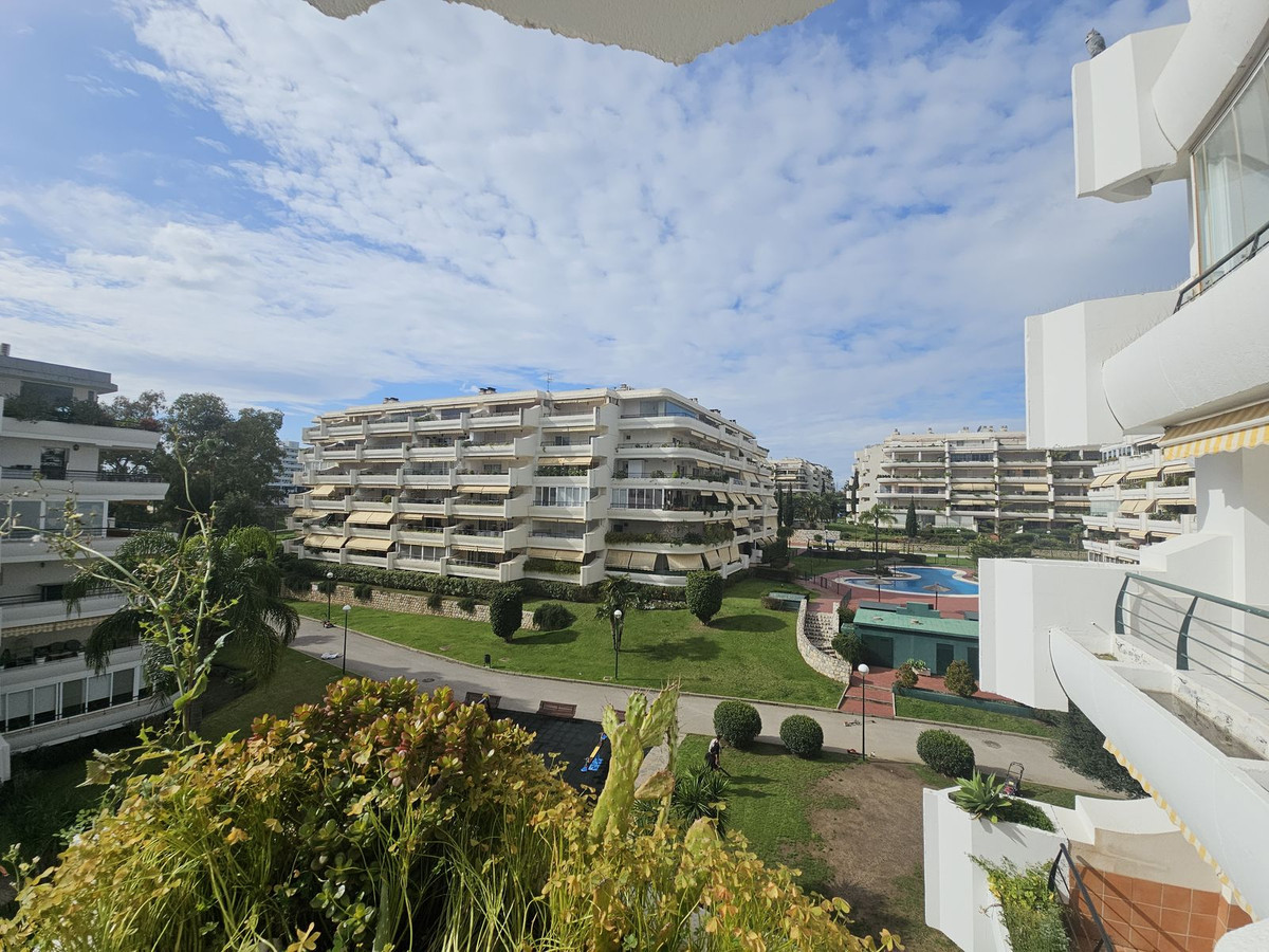 Tussenverdieping Appartement in Guadalmina Baja-13