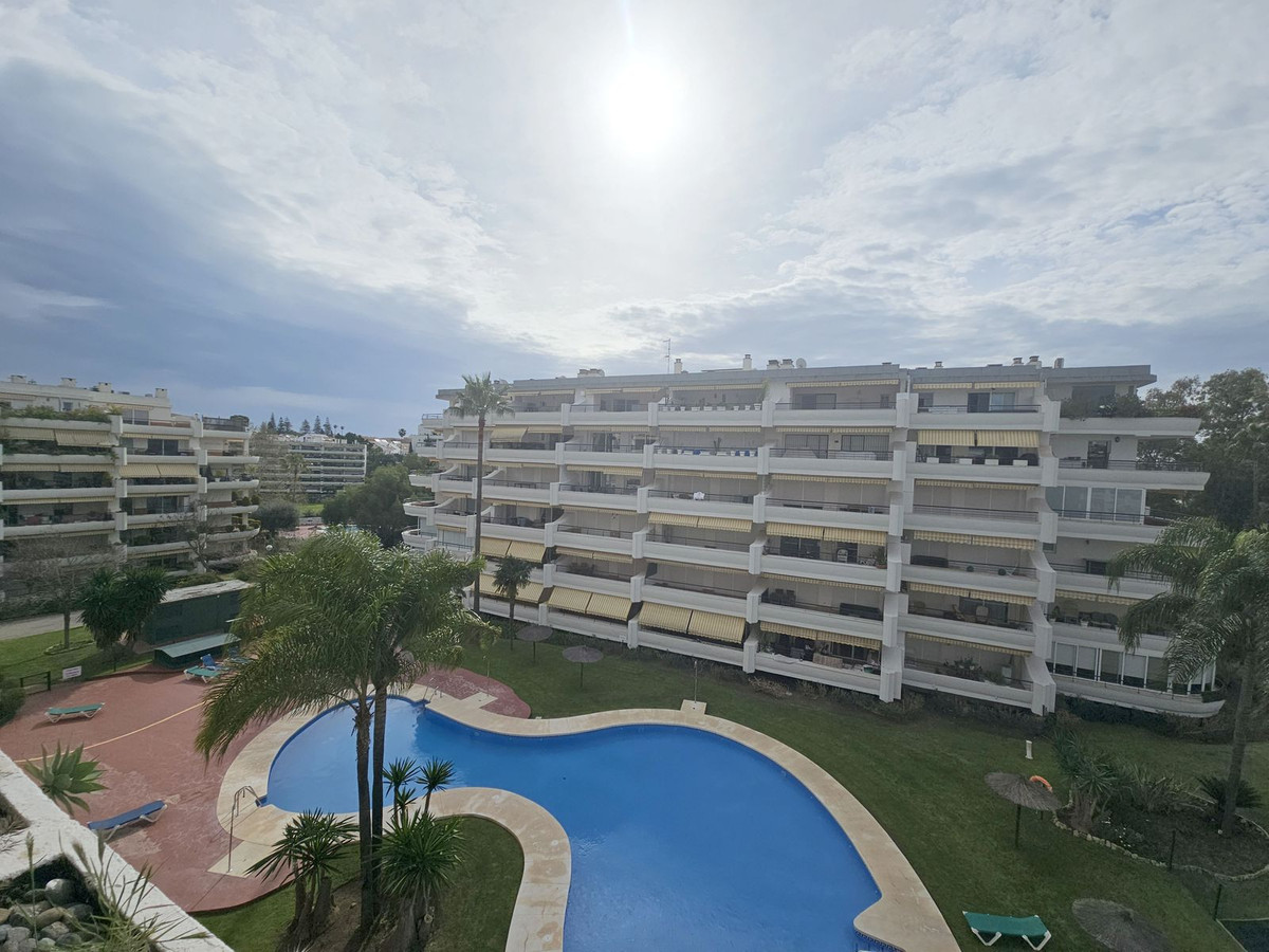 Tussenverdieping Appartement in Guadalmina Baja-17