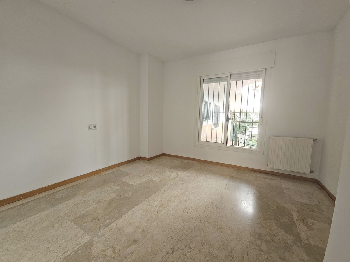 Tussenverdieping Appartement in Guadalmina Baja-8