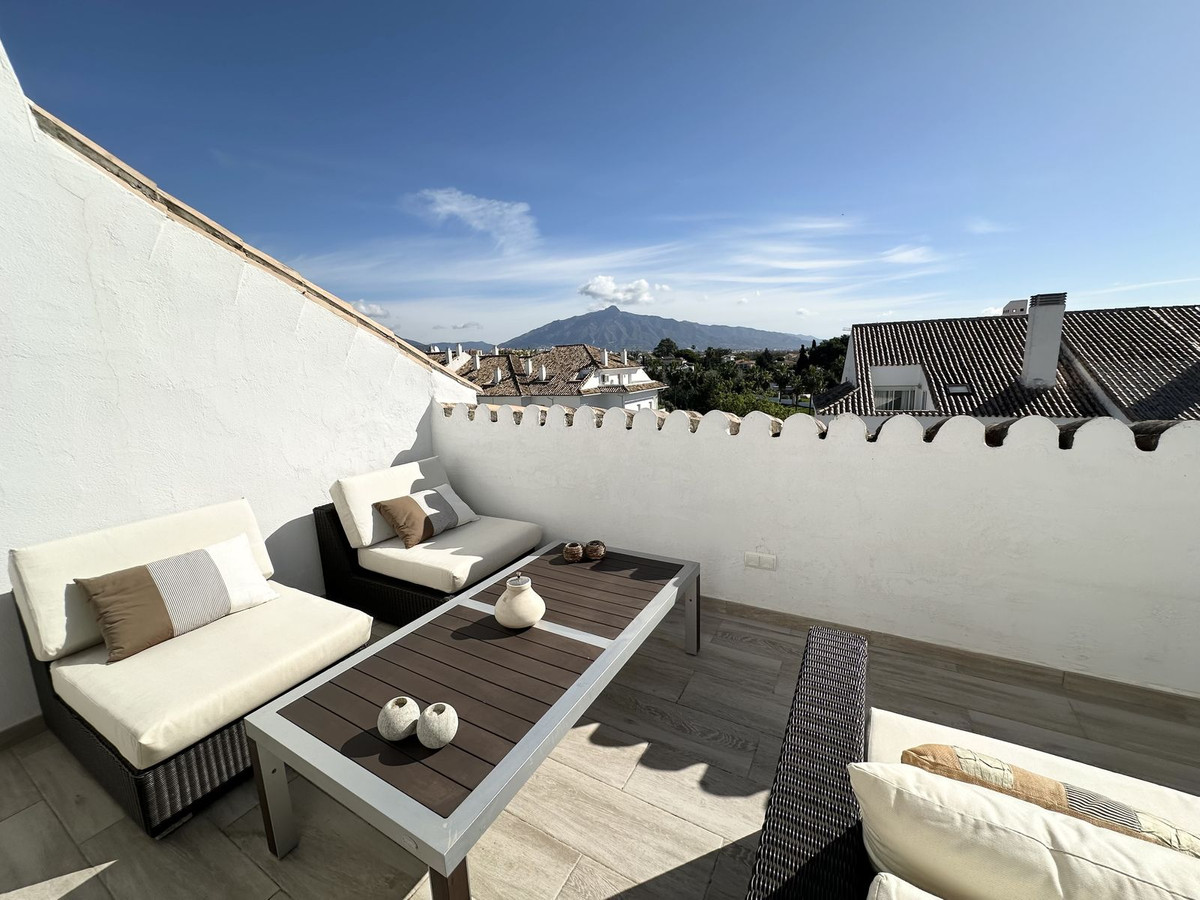 Penthouse in Guadalmina Baja-1