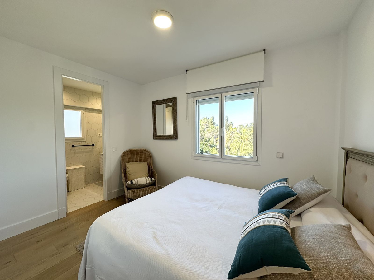 Penthouse in Guadalmina Baja-15