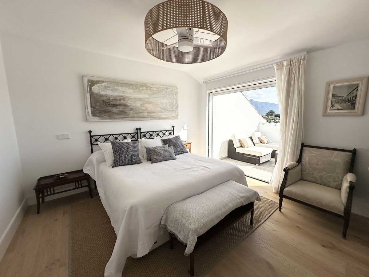 Penthouse in Guadalmina Baja-19