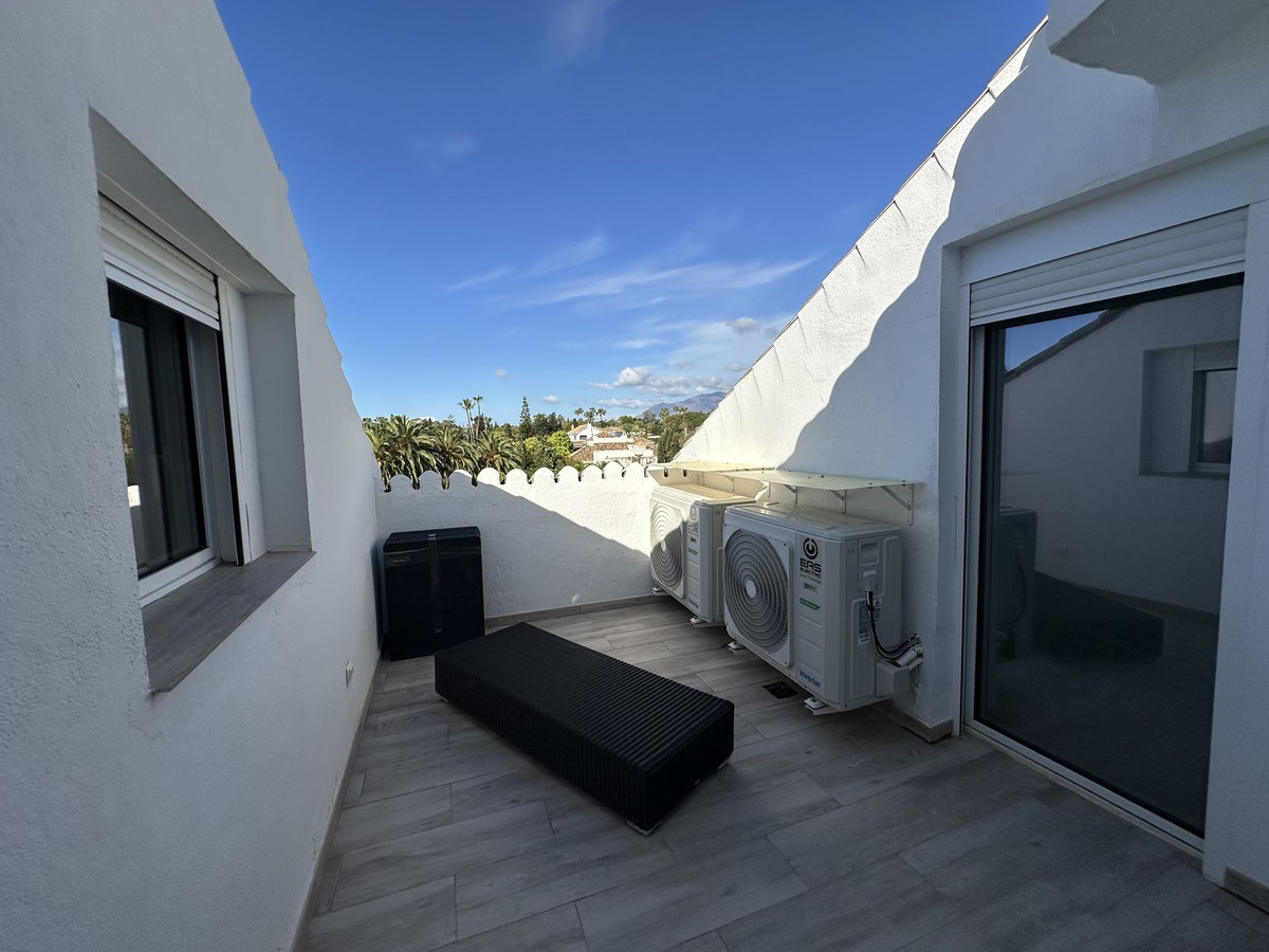 Penthouse in Guadalmina Baja-29