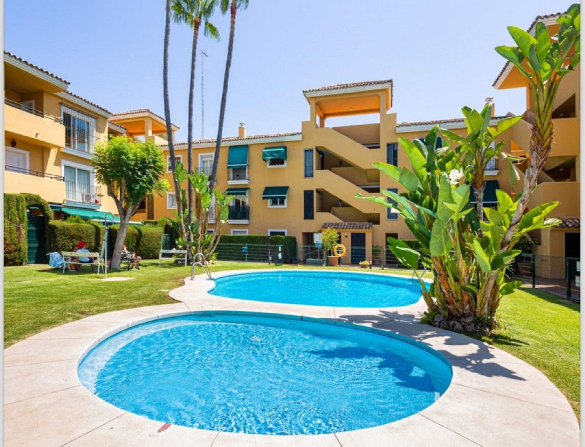 Tussenverdieping Appartement in Guadalmina Baja-1