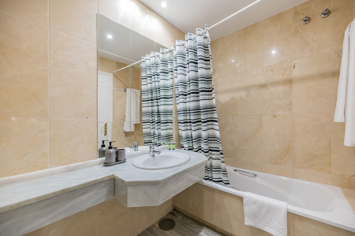 Appartement te koop in Guadalmina Baja | 3 slaapkamers H5222326