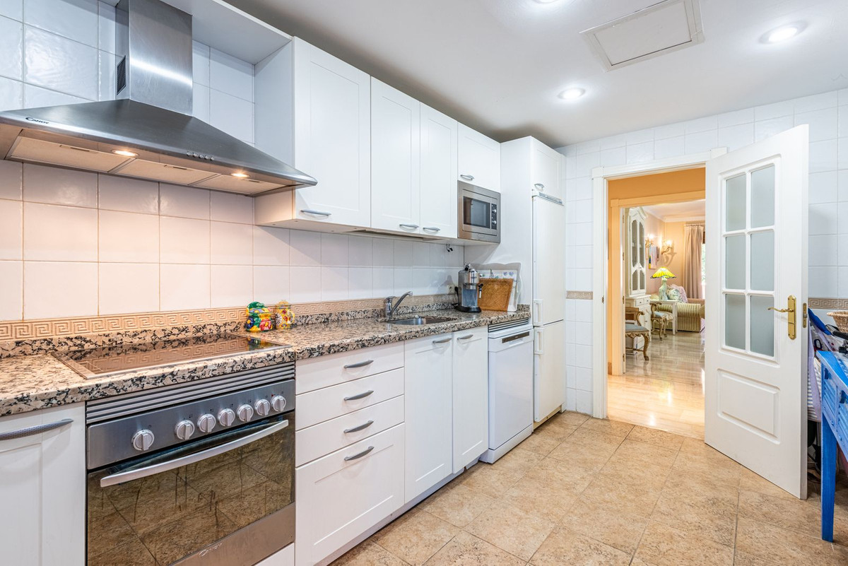 Appartement te koop in Guadalmina Baja | 2 slaapkamers H5367847