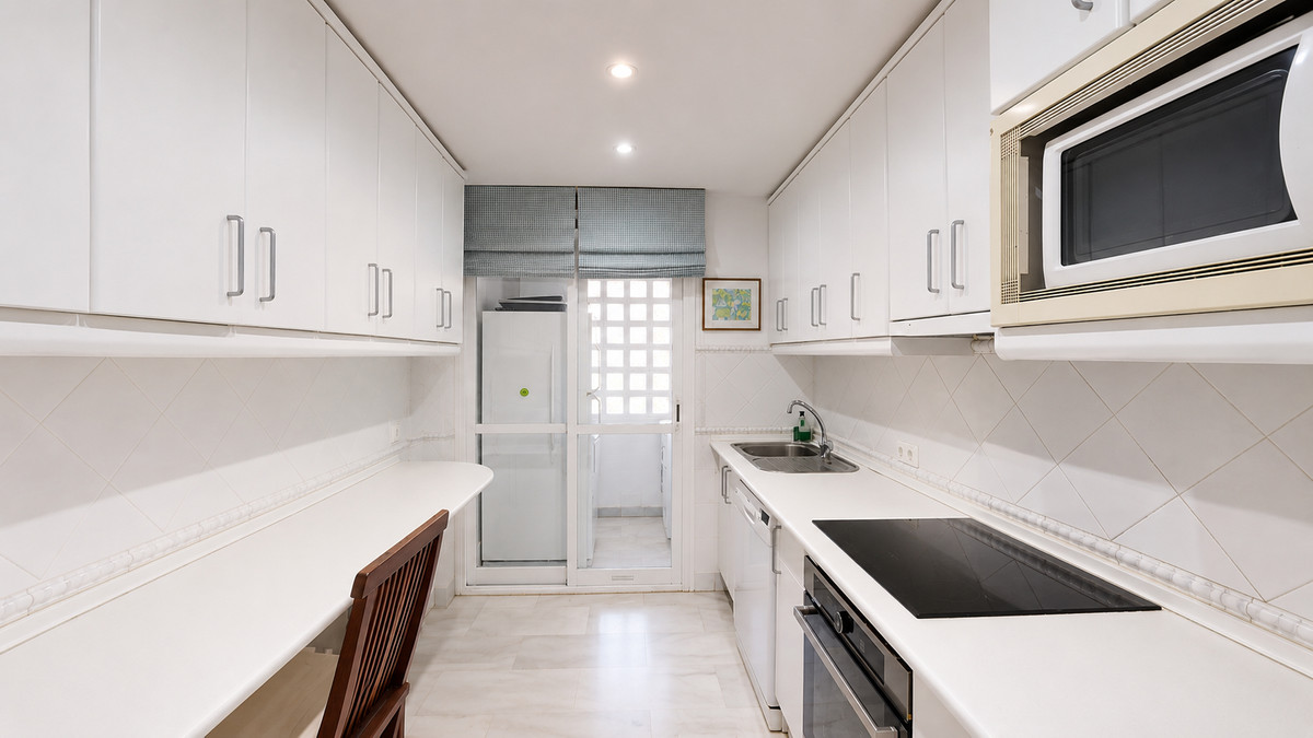 Appartement te koop in Guadalmina Baja | 4 slaapkamers H5465584
