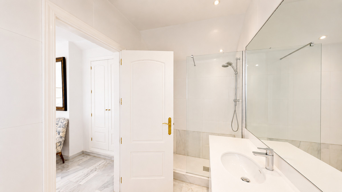 Appartement te koop in Guadalmina Baja | 4 slaapkamers H5465584