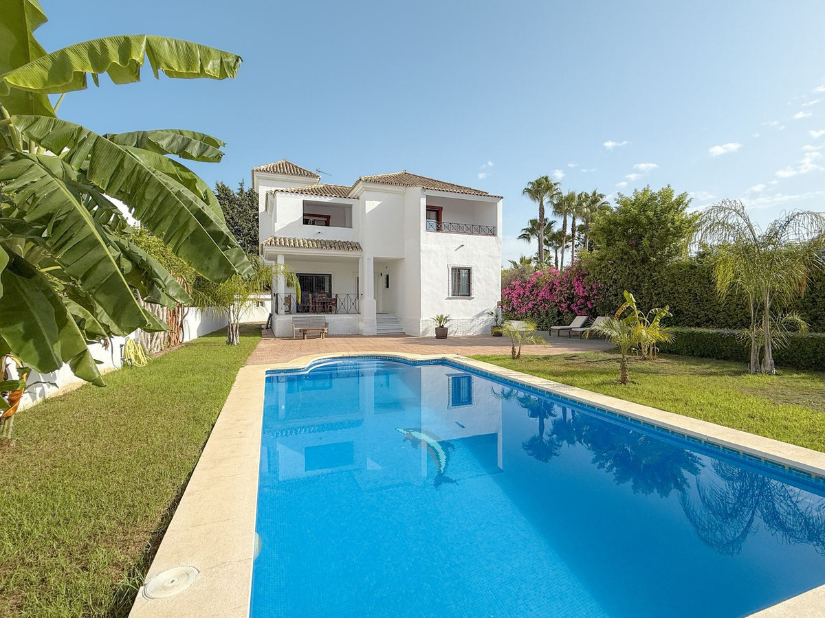 Huis te koop in Guadalmina Baja | 4 slaapkamers H5480920