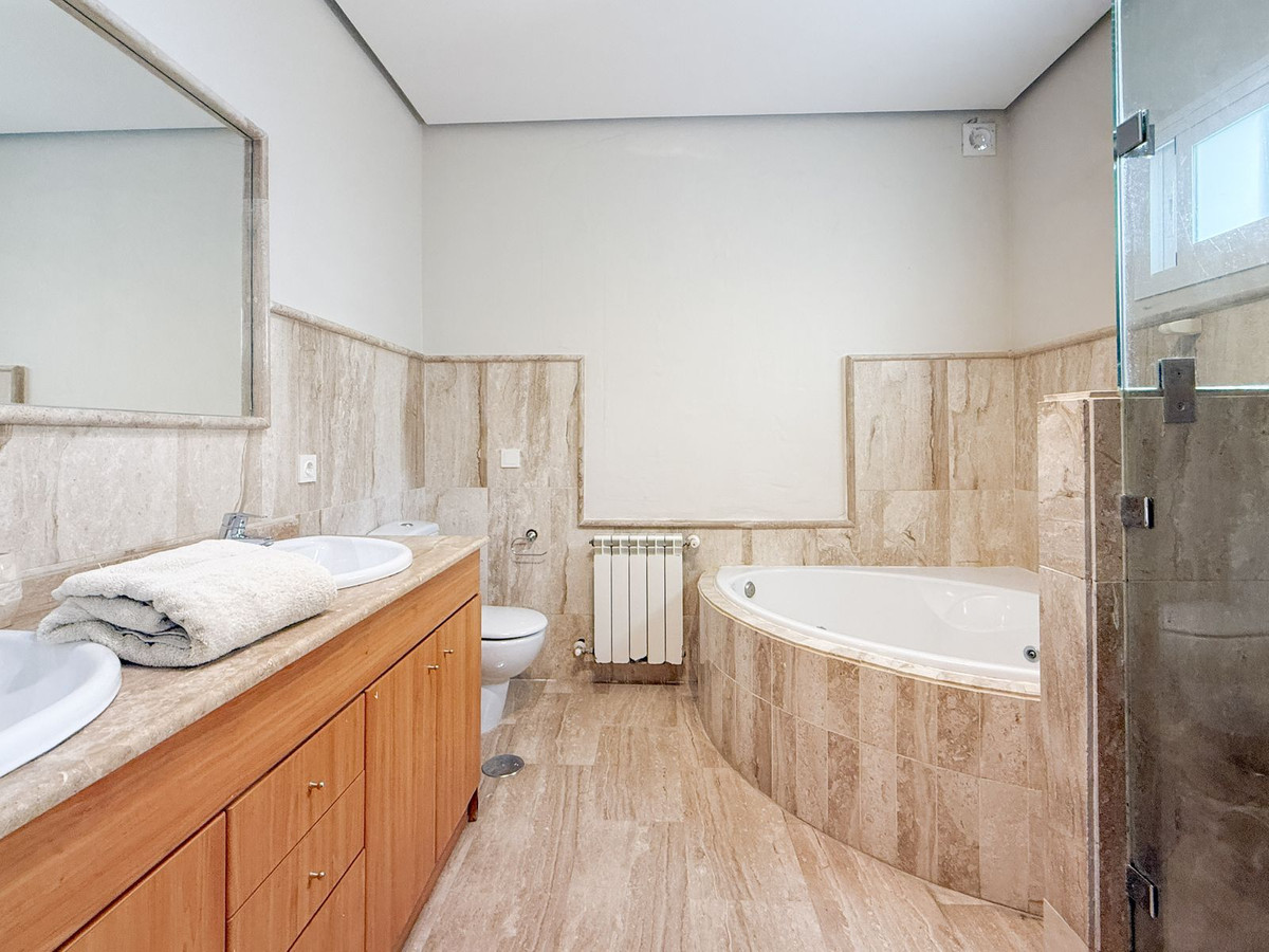 Huis te koop in Guadalmina Baja | 4 slaapkamers H5480920