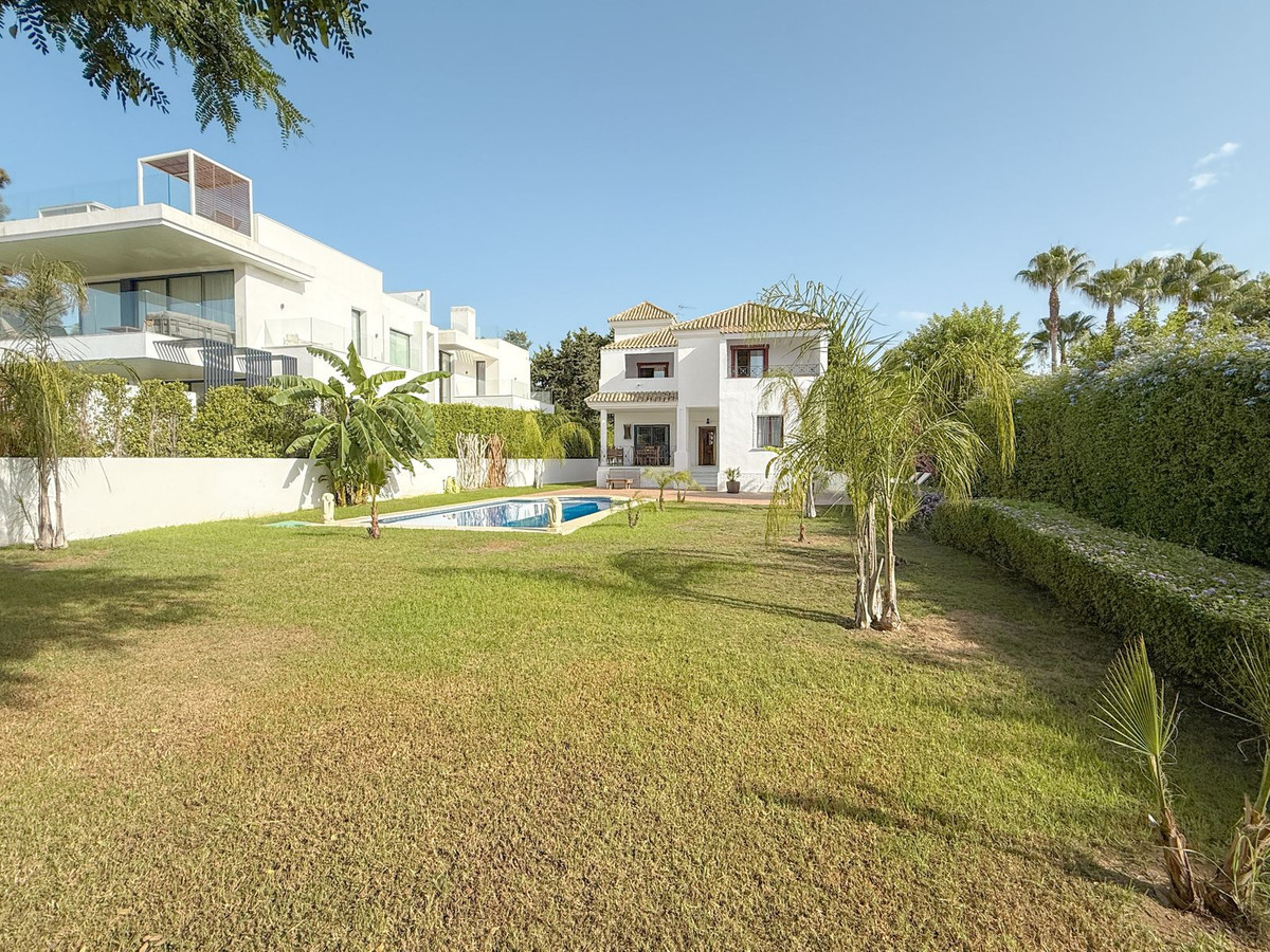 Huis te koop in Guadalmina Baja | 4 slaapkamers H5480920