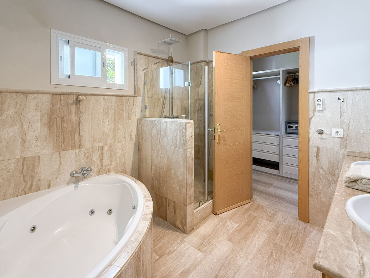 Huis te koop in Guadalmina Baja | 4 slaapkamers H5480920