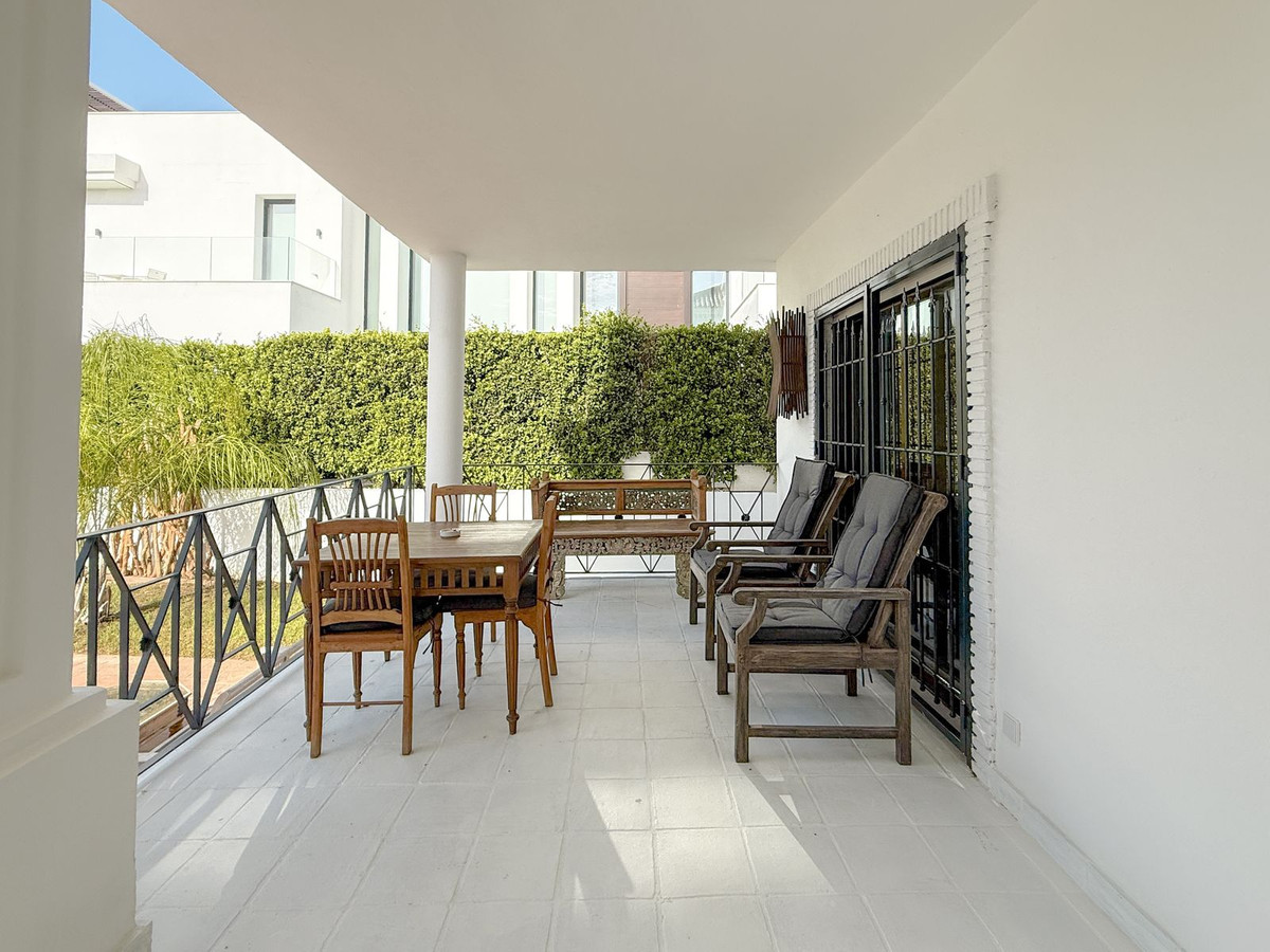Huis te koop in Guadalmina Baja | 4 slaapkamers H5480920