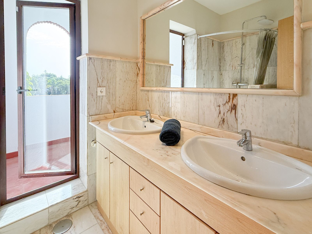 Huis te koop in Guadalmina Baja | 4 slaapkamers H5480920