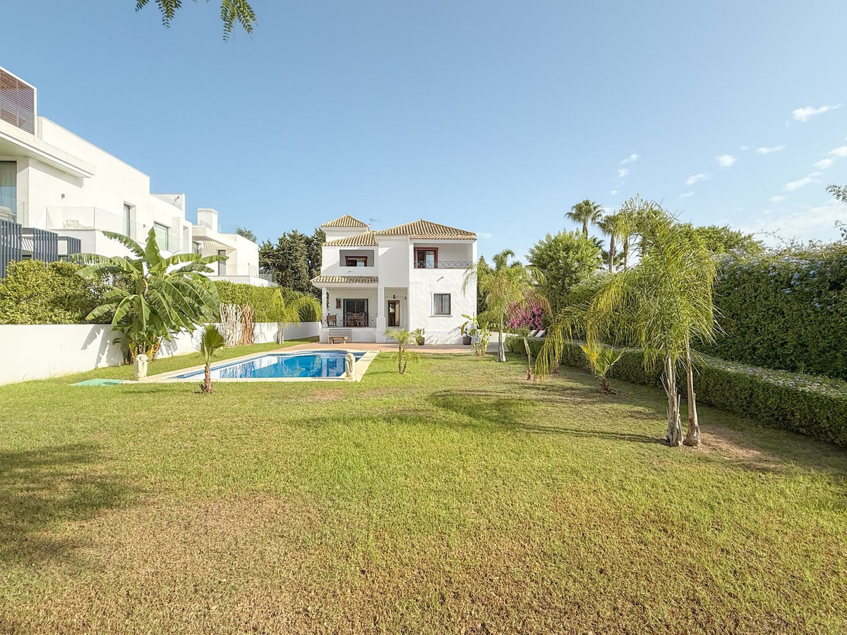 Huis te koop in Guadalmina Baja | 4 slaapkamers H5480920