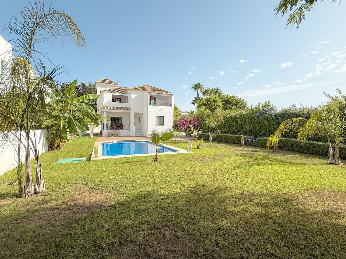 Huis te koop in Guadalmina Baja | 4 slaapkamers H5480920
