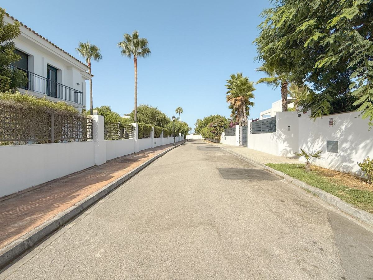 Huis te koop in Guadalmina Baja | 4 slaapkamers H5480920