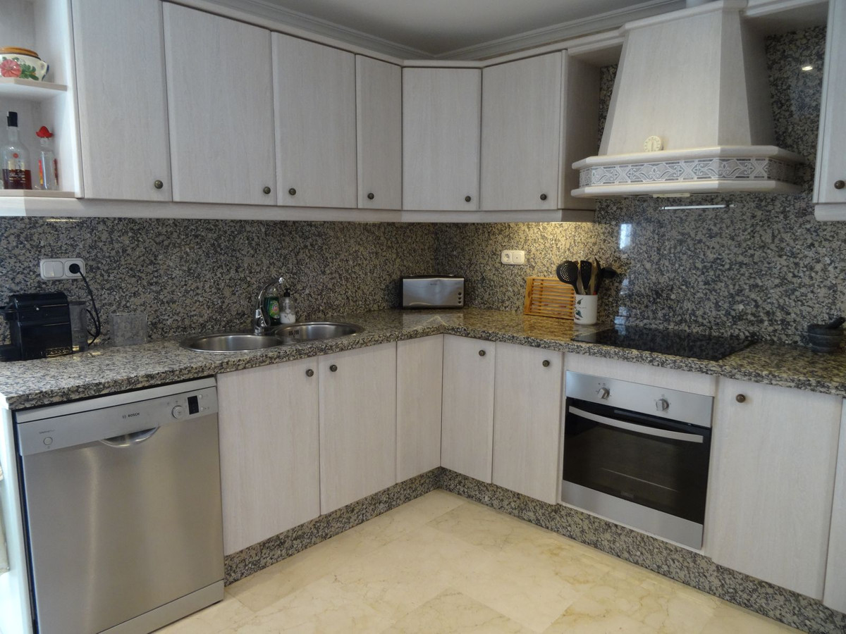 Appartement te koop in La Carihuela | 2 slaapkamers H5016973