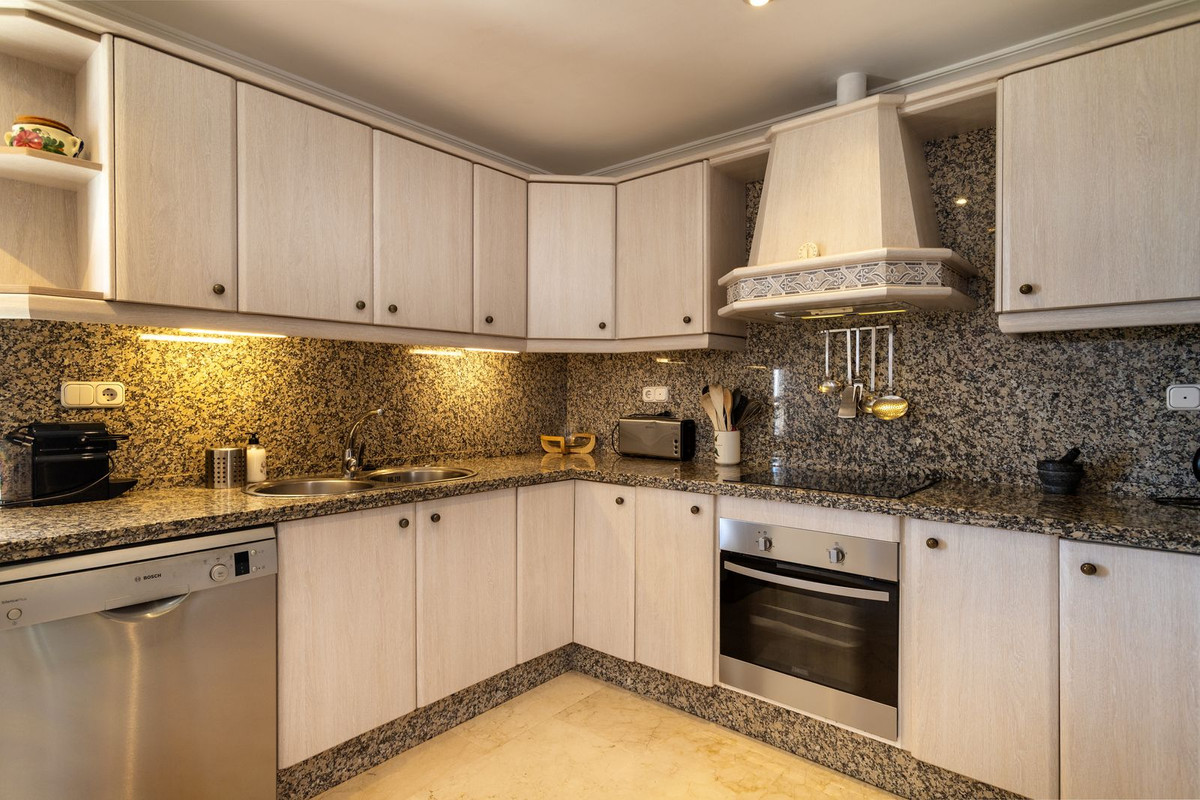 Appartement te koop in La Carihuela | 2 slaapkamers H5016976